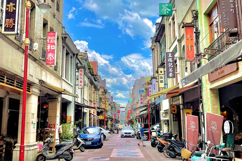 Taipei: Dadaocheng & Dihua Street & Temple Walking Tour