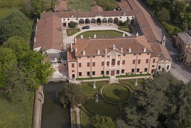 Visit Book an unforgettable visit in an historical park in Vicenza