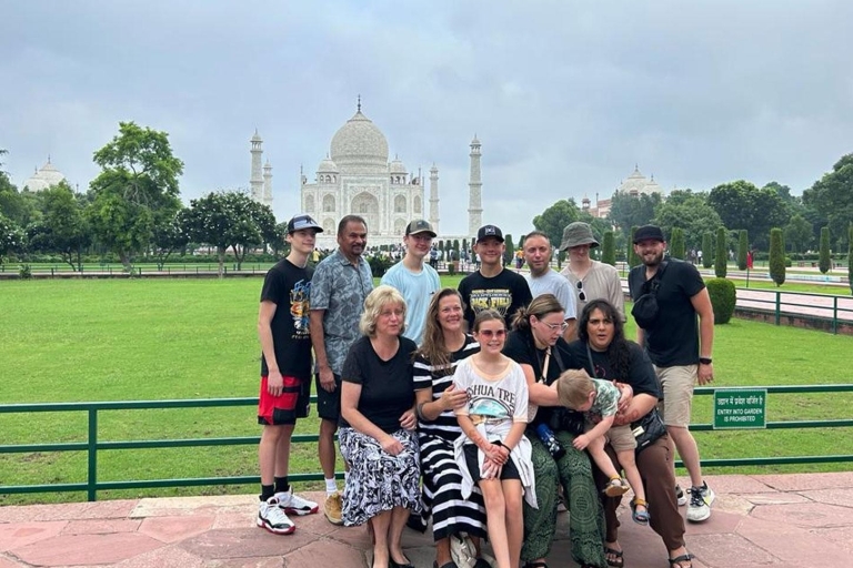 Desde Delhi: Excursión de un día al Taj Mahal con vestimenta tradicionalExcursión con Entrada, Comida, Coche y Guía