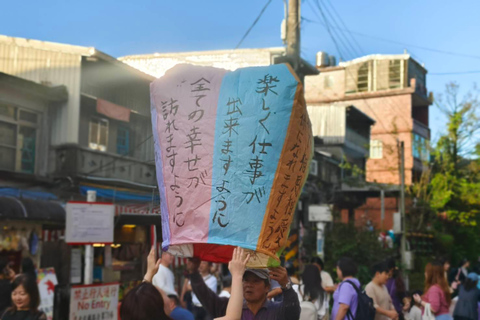 From Taipei: Jiufen and Shifen Day Trip with Guide Bus tour