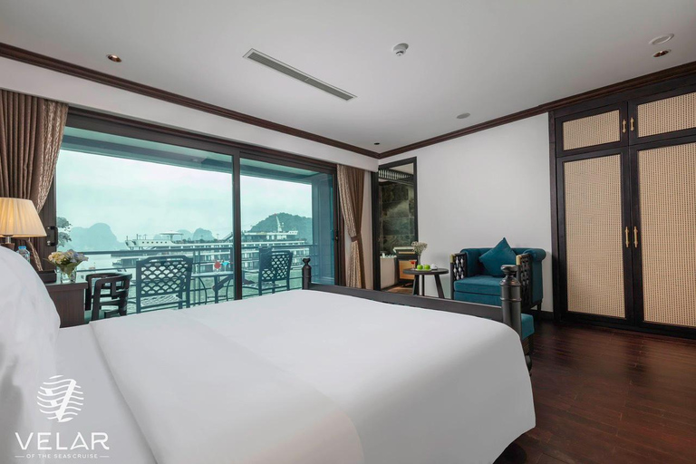 Luxury Halong 2-Day 5 Star Cruise: Balcony, Bathtub Room Junior Suite with private balcony - 1st floor
