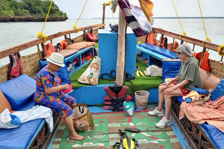 Diani Beach: Wasini Island Dolphin Safari & Snorkeling