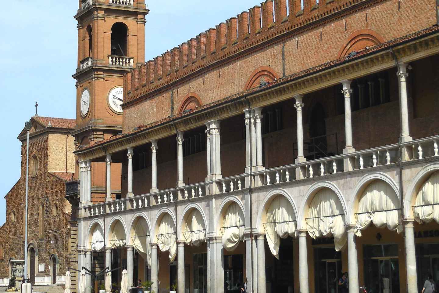 Faenza: tour a piedi privato tra arte, storia e ceramiche