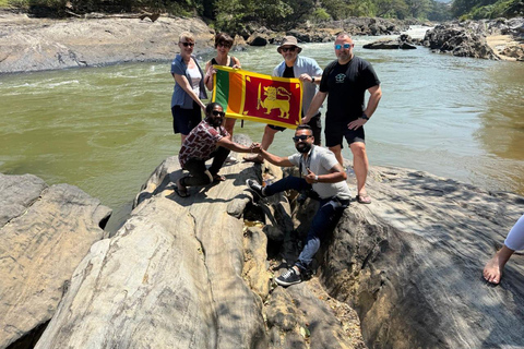 Kandy: Colonial History, War Cemetery & Royal Gardens Tour