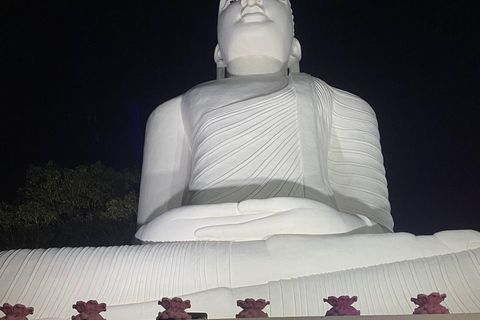 Kandy: Guided Tuk Tuk Tour with Temple of the Tooth