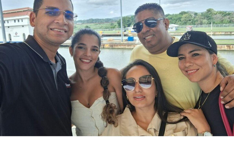 City Tour in a Diablo Rojo through Panama City City Tour in Diablo Rojo through Panama City