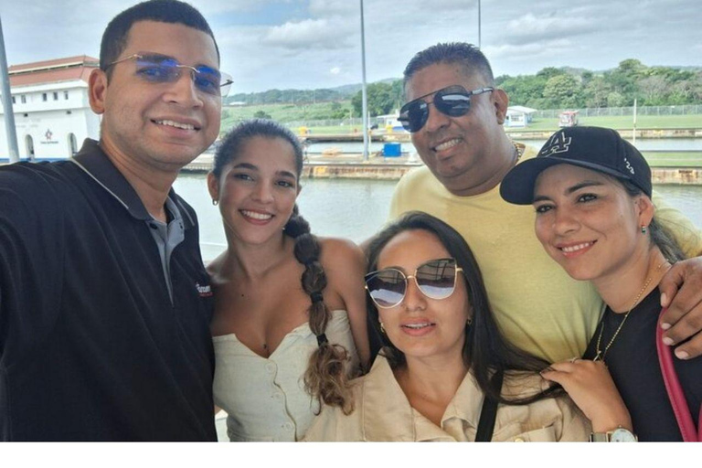 City Tour in a Diablo Rojo through Panama City City Tour in Diablo Rojo through Panama City