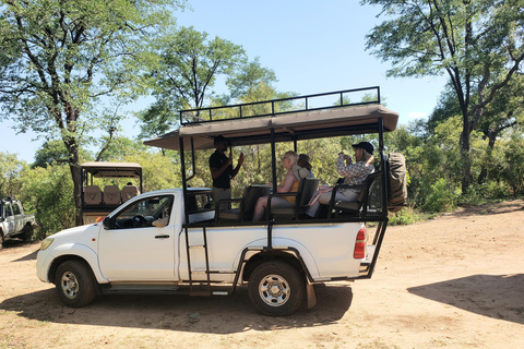 Mosi-oa-Tunya Nationaal Park Game Drive Plus Korte Neushoornwandeling