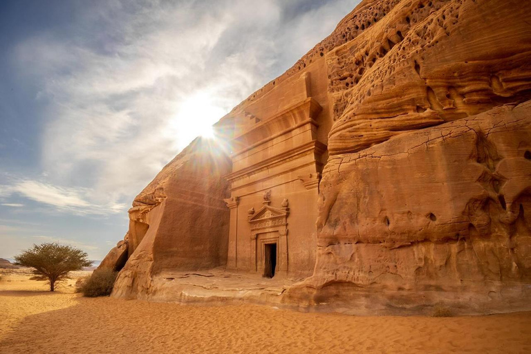 AlUla: Hegra, Elephant Rock and Old Town Day Tour