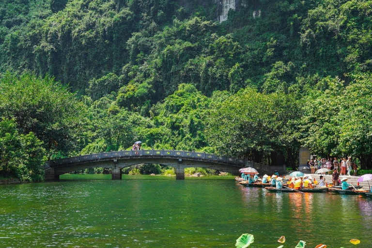 Hanoi: Vietnam Biggest Church or Trang An, Mua Cave & Hoa Lu Hanoi: Ninh Binh, Hoa Lu, Trang An, Mua Cave, Buffet & Cycle