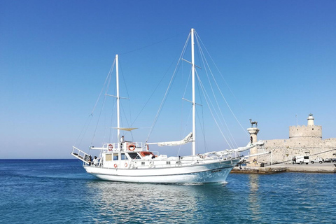 Rodas: paseo en barco con esnórquel, bufé gourmet y barra libreRodas: Tour en barco con baño, buffet gastronómico y barra libre