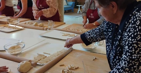Lecce: Traditional Pasta Cooking Class with Wine