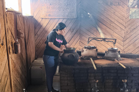 Monte Albán + Ancestral Mezcal + Alebrijes + Food = Oaxaca Oaxaca: Sightseeing Tour to Monte Albán, Black Mud, and Ancestral Mezcal