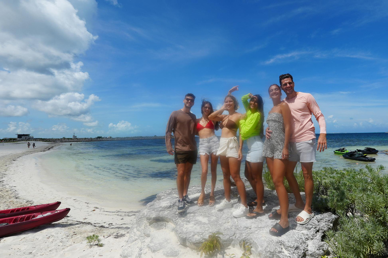 Cancun: Mopeds Adventure! 90 min Guided Tour in Hotel Zone