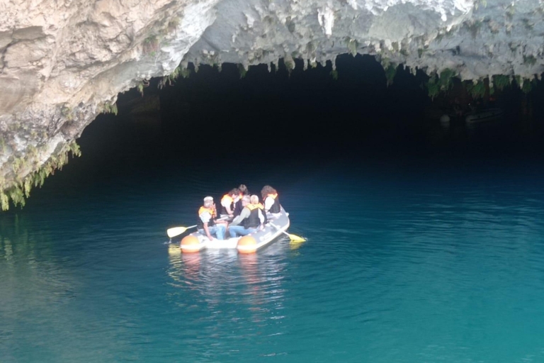 Cueva de Altınbesik y pueblo de Ormana