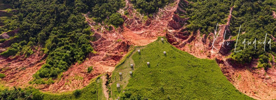 Sentiers Sauvages de Diosso : Randonnée et exploration des gorges rouges