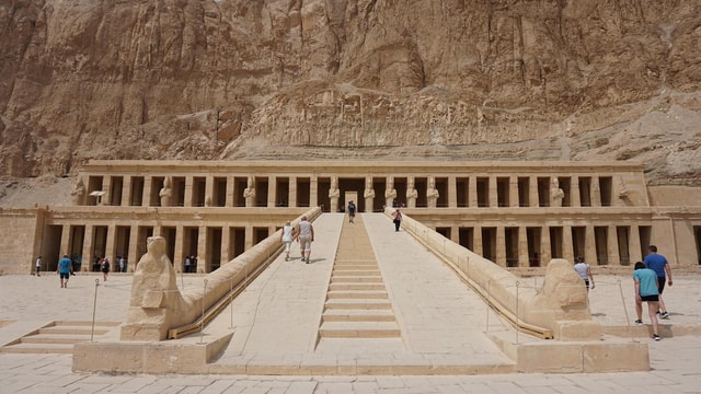 Guided tour to Temple Of Queen Hatshepsut With transfer
