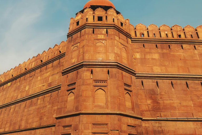 Delhi: Taj Mahal Sunrise &amp; Agra Fort Tour with 5-star lunchService in Agra: Professional tour guide only