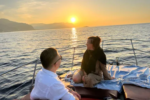 Sunset boat tour in Palermo