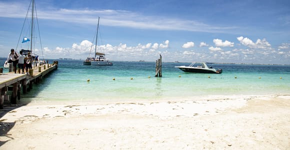 Isla Mujeres: Catamaran with Open Bar, Snorkeling and Lunch