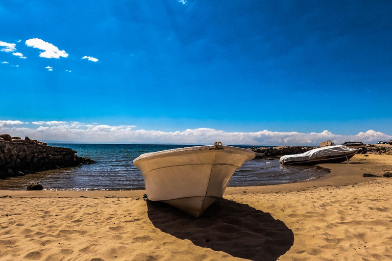 Lake Titicaca (Puno): Full-Day Tour to the Uros and Taquile Islands with Beach