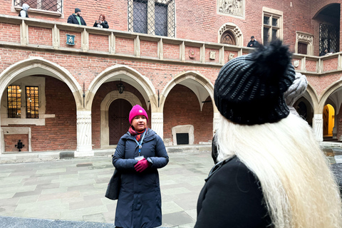 Krakow: St. Mary's Basilica visiting with short guided walk German: Old town, St.Mary's Basilica