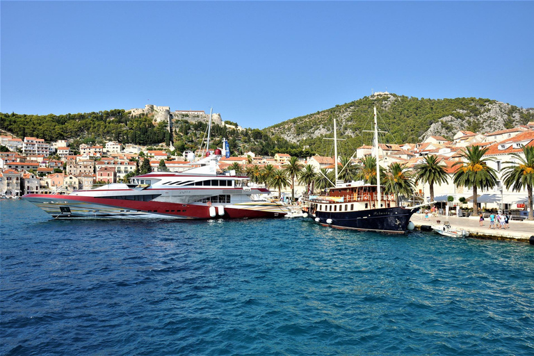 Ze Splitu w Chorwacji: Błękitna Jaskinia i wycieczka na 5 wysp HvarZ Trogiru w Chorwacji: Błękitna Jaskinia i 5 wysp Hvar