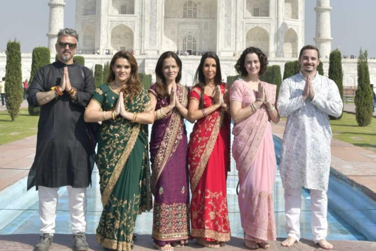 Agra: Taj Mahal-Tour ohne Anstehen mit einer weiblichen ReiseführerinAll-Inclusive-Taj-Mahal-Tour mit weiblicher Reiseleiterin