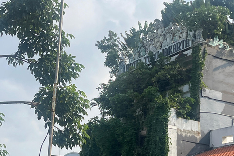 Jakarta : Guided City Tour with Lunch at Historic Restaurant