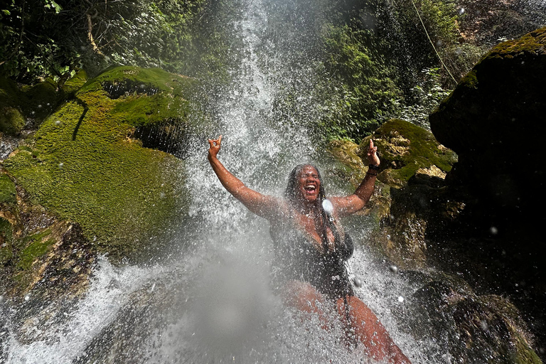 Valência: viagem de 1 dia explorando cachoeiras, fontes e cavernas.