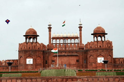 Depuis Delhi : 3 heures d'excursion en tuk-tuk dans la vieille ville de Delhi avec prise en chargeVoiture avec prise en charge et dépose+Tuk Tuk+Guide+Entrée+Snack