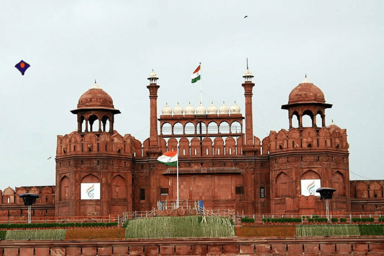 Depuis Delhi : 3 heures d'excursion en tuk-tuk dans la vieille ville de Delhi avec prise en chargeVoiture avec prise en charge et dépose+Tuk Tuk+Guide+Entrée+Snack