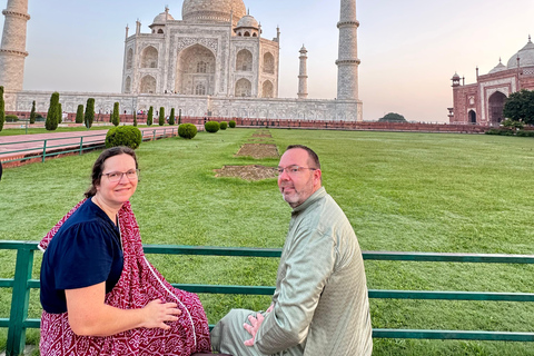Delhi : excursion de 5 jours dans le Triangle d&#039;Or avec un guide germanophoneExcursion de 5 jours avec hébergement dans des hôtels 4 étoiles