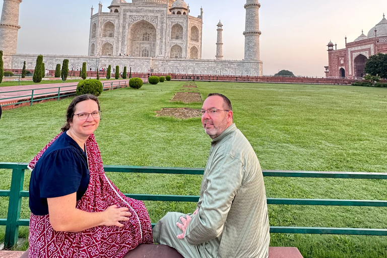Delhi : excursion de 5 jours dans le Triangle d&#039;Or avec un guide germanophoneExcursion de 5 jours avec hébergement dans des hôtels 4 étoiles