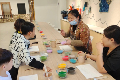 Zhangjiajie: Tujia Village & Sandstone Art Workshop Tour Guide for Chinese or English