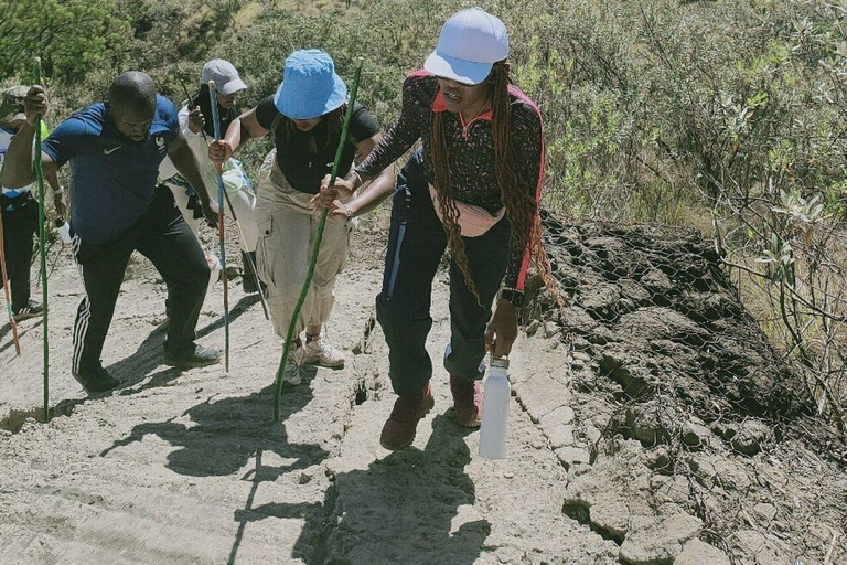 Nairobi: Mount Longonot Hike & Scenic Rift Valley Views Tour
