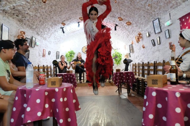 Visit Granada ZINCALÉ Flamenco Show in Sacromonte Caves in Granada