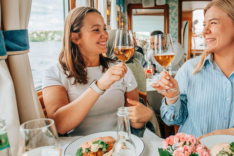 Drottningholm Palace Return Cruise from Stockholm