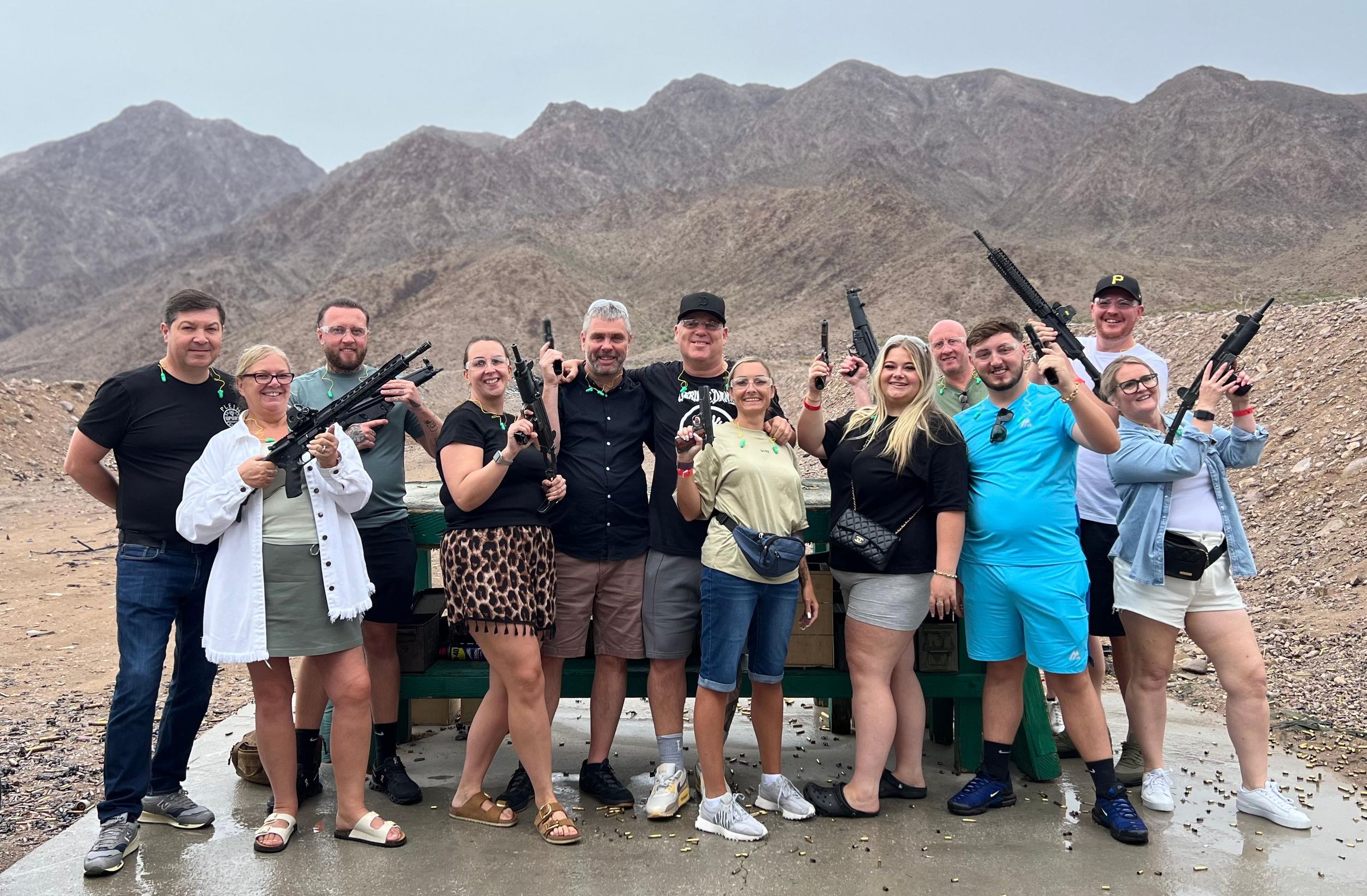 Las Vegas: Outdoor-Maschinengewehr- & Gewehrschießen mit Abholung