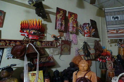 Kandy: City Tour with Temple of the Tooth & Lake Views