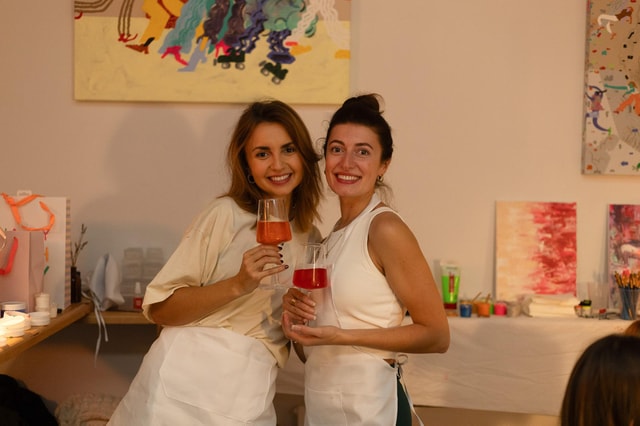 Berlin: Abstract Sip & Paint Workshop with Take-Home Artwork