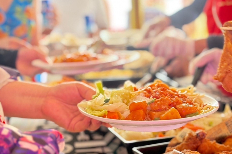 Phuket : excursion en yacht avec déjeuner sur les îles Coral et RachaPhuket : excursion en yacht vers les îles Coral et Racha avec déjeuner