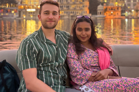 أودايبور: ركوب قارب خاص ومتميز في بحيرة بيشولاأودايبور: ركوب قارب خاص ومميز في بحيرة بيشولا