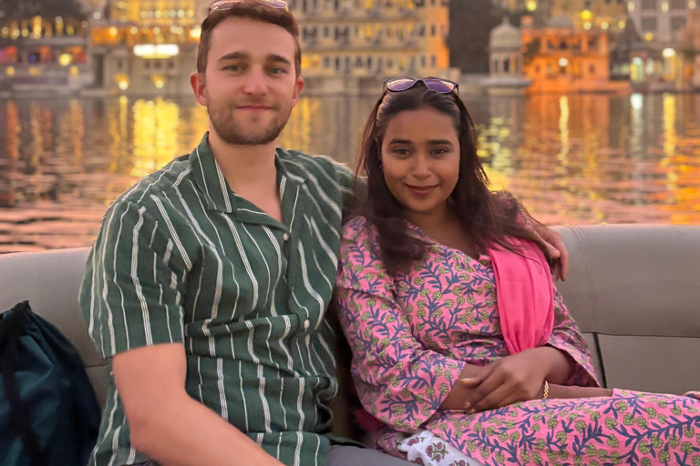 أودايبور: ركوب قارب خاص ومتميز في بحيرة بيشولاأودايبور: ركوب قارب خاص ومميز في بحيرة بيشولا