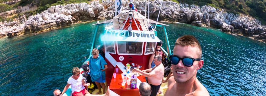 Nice : Excursion en mer VIP avec plongée en apnée et découverte de la plongée sous-marine