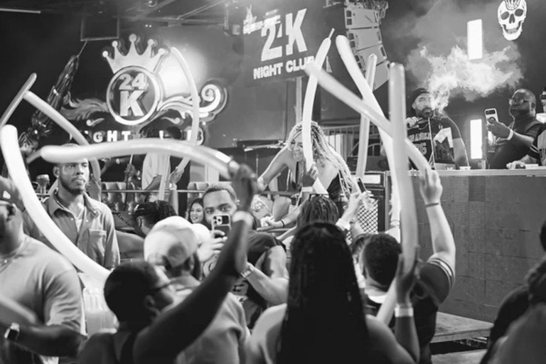 Cancun: Klub 24 K z otwartym barem i stołem w cenie