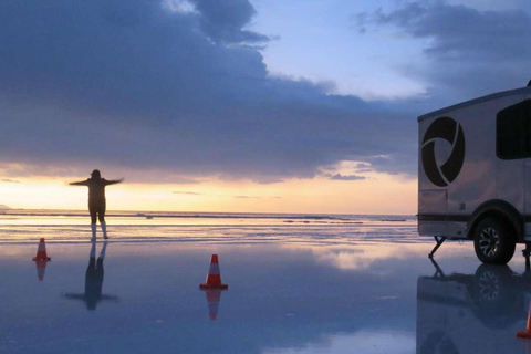 Service privé Salar de Uyuni : Nuit d'étoiles et lever de soleil