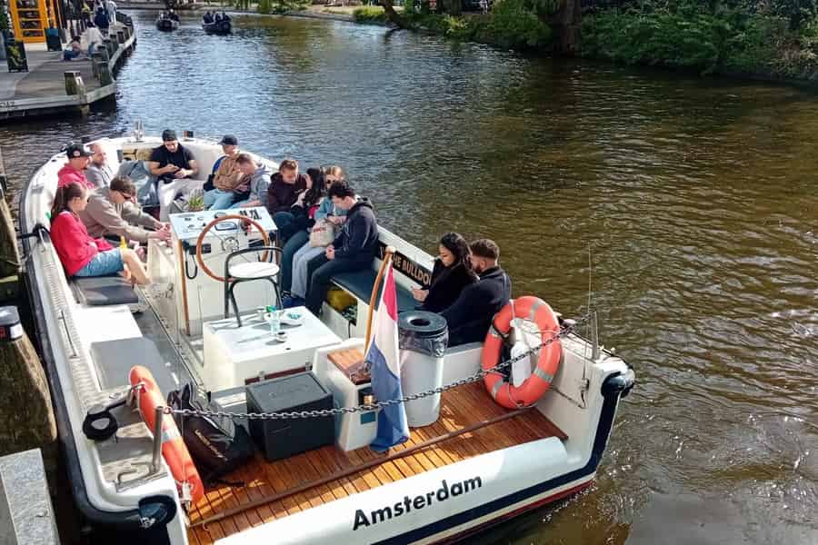 Amsterdam: Smoke & Lounge – offizielle 420-Bootstour. Foto: GetYourGuide Amsterdam: Smoke & Lounge – offizielle 420-Bootstour. Foto: GetYourGuide
