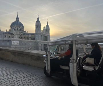 Madrid: Highlights City Tour by Electric Tuk Tuk