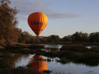 Geelong: Balloon Flight at Sunrise with Breakfast